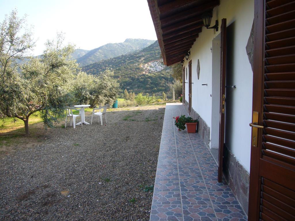 Su Trabi B&B Fluminimaggiore Quarto foto