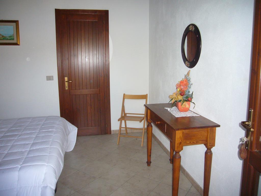 Su Trabi B&B Fluminimaggiore Quarto foto