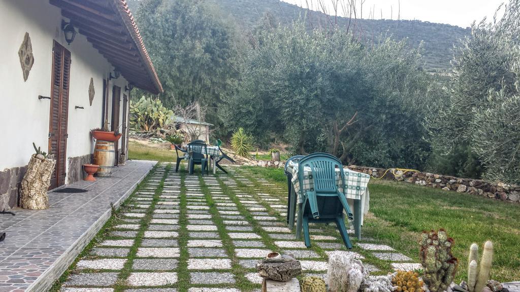 Su Trabi B&B Fluminimaggiore Exterior foto
